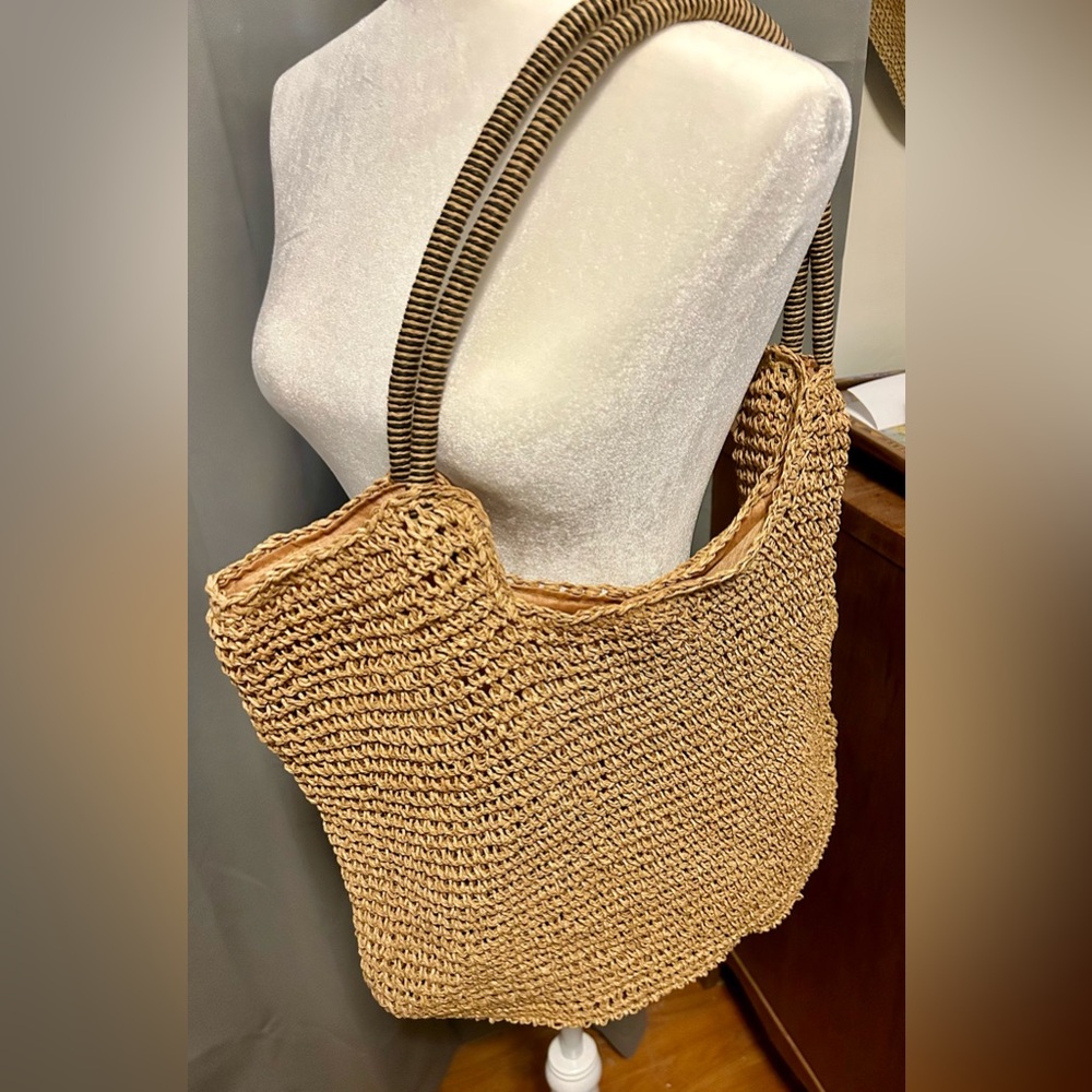 New Never Used: Bay Sky Large straw bag, beach bag, in great condition.
